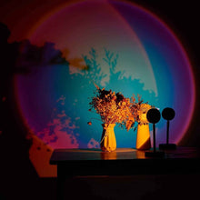 Cargar imagen en el visor de la galería, Lámpara de Proyección LED - Puesta de Sol y Arcoíris con Luz Ambiental Giratoria 180º para Dormitorio y Decoración - Loomar